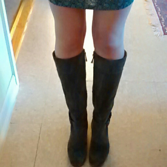 Nine West green suede boots