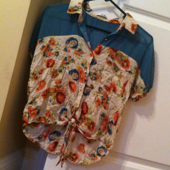 Floral print shirt 😍