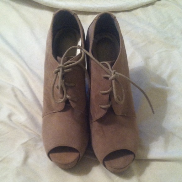 Worn once! Taupe/beige peep toe wedges - Picture 2 of 3