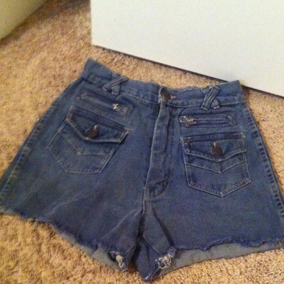 High wasted shorts🙈 - Picture 1 of 3