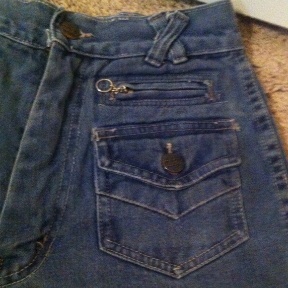 High wasted shorts🙈 - Picture 2 of 3