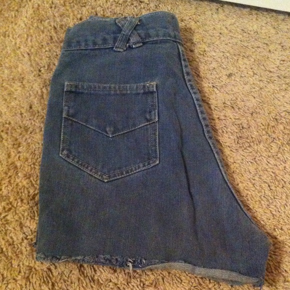 High wasted shorts🙈 - Picture 3 of 3