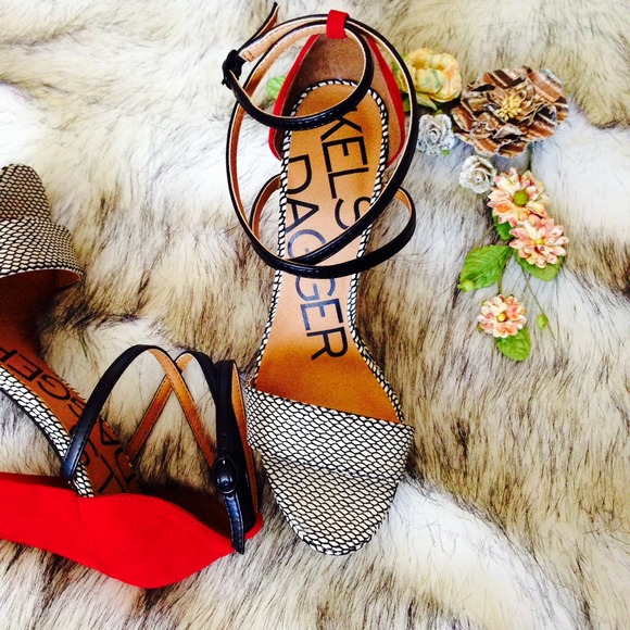 Kelsi Dagger Chunky Heels - Picture 2 of 4