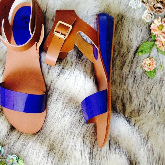 Kelsi Dagger Sandals - Picture 2 of 4