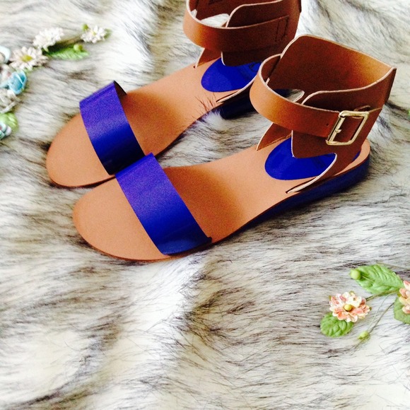 Kelsi Dagger Sandals - Picture 3 of 4