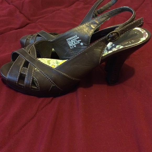 Sandals! - Picture 2 of 2