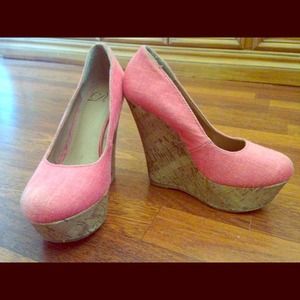 Salmon pink wedges