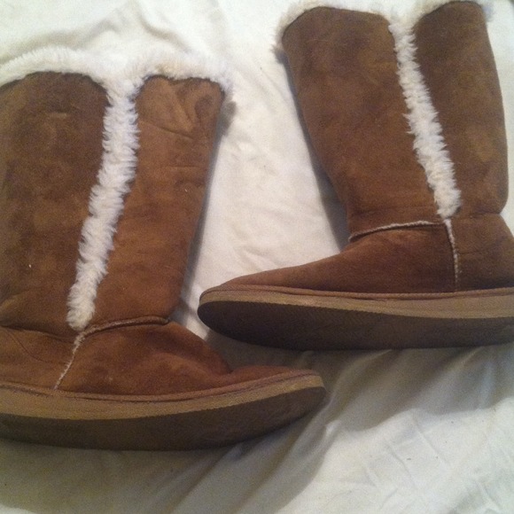 Tan fur boots