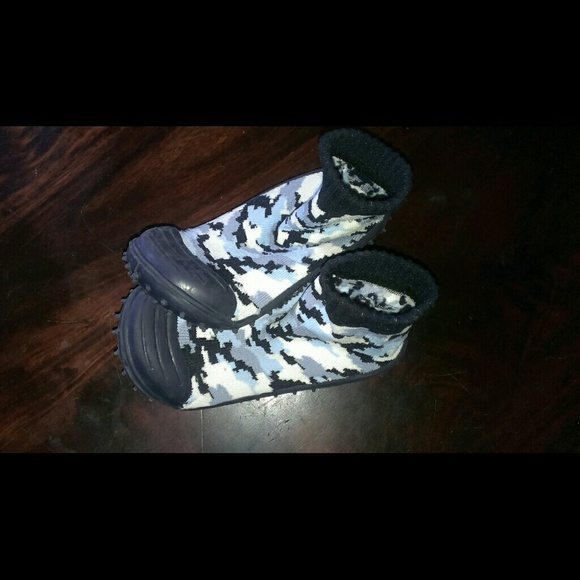 Toddler camp slippers rubber soles - Picture 1 of 2