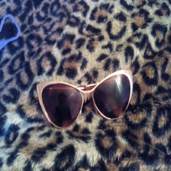 im selling this glasses from Aldos for $15