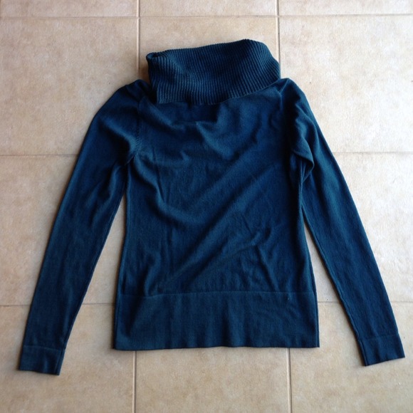 Emerald green cowl neck sweater - Picture 2 of 2