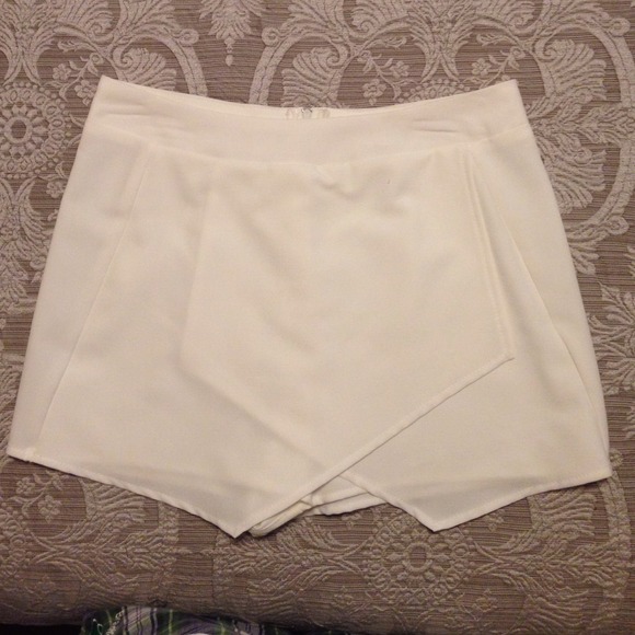 Windsor white skort.