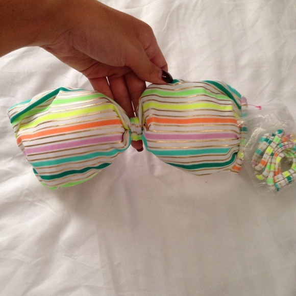 NWOT Victoria's Secret bandeau bikini top - Picture 1 of 3