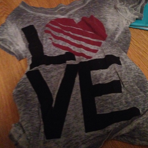 Medium Love shirt - Picture 1 of 2