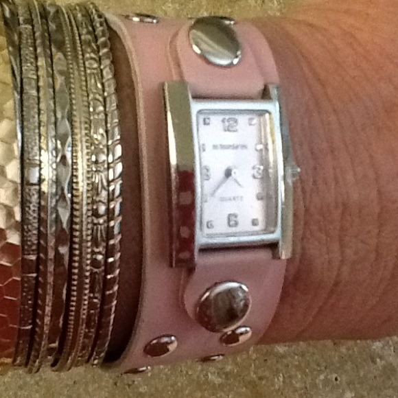 Pink Studded no boundaries watch - Picture 4 of 4