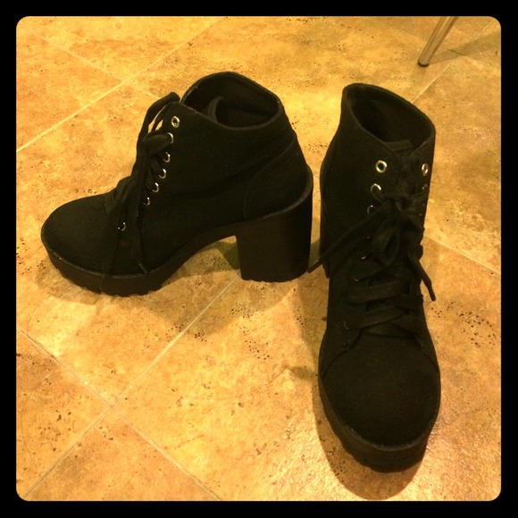 Cute black shoes, never used!