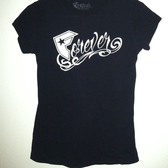 Famous tee - Picture 1 of 1