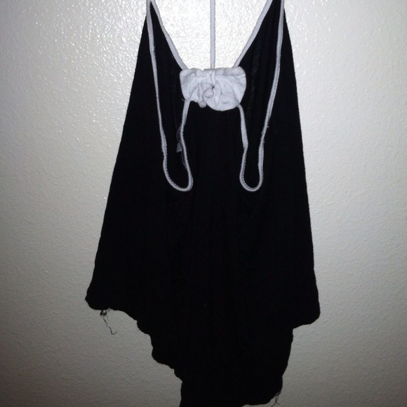 Cute tank with two bows in the back
