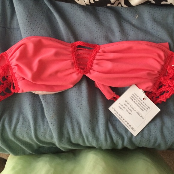 NWT acacia top