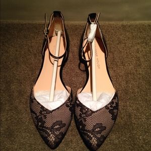 Sole Society Sweetheart Flats in Stucco Black