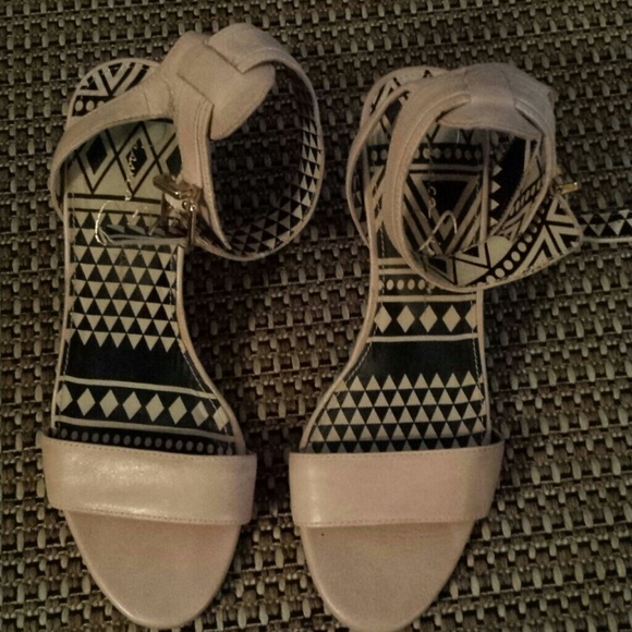 Soft pink sexy heels by Jessica simpson