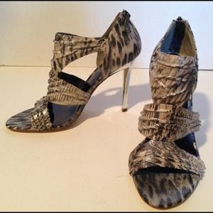 Guess Davisa Metallic Open-toe Pewter Pumps