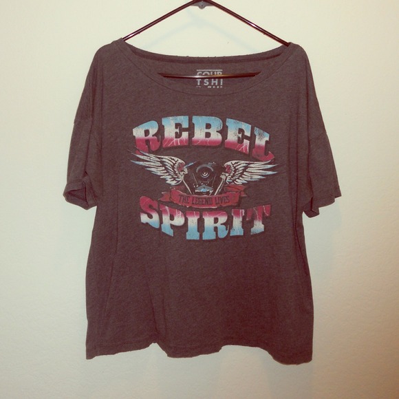 Rebel Spirit T-shirt very lose and comfy