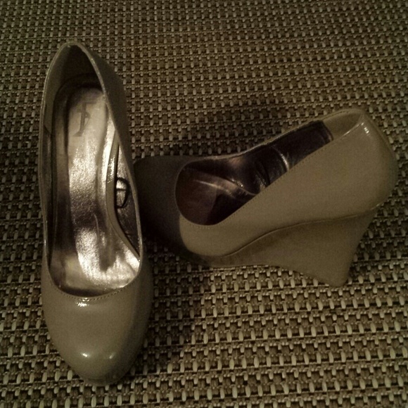 Taupe patent leather wedges