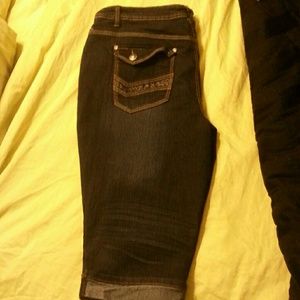 Dark denim capris jeans