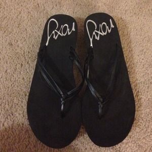 Black Roxy Flip Flops