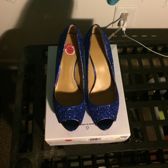 Women's high-heeled emerald blue shimmering shoes!