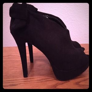 Extremely sexy black peep toe stiletto booties