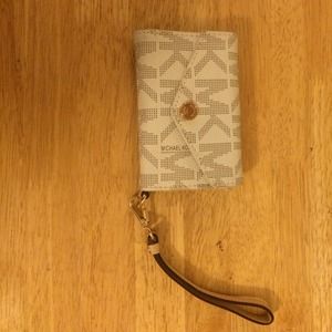 Michael Kors iPhone 4 cream wristlet