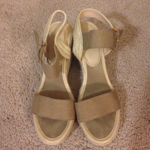 🚫SOLD🚫 New York & Company Wedges