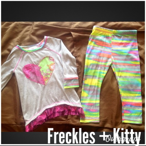 ⛔️SOLD⛔️ Toddler tunic and stripe leggings outfit.