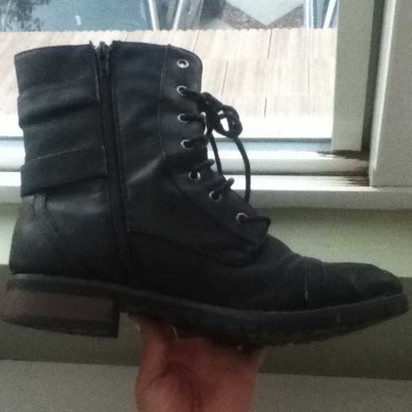 🍃🍂Black combat boots!🍂🍃