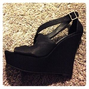 Black wedge shoes