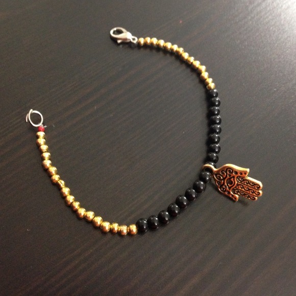Evil eye bracelet ▪️◾️▪️prices are negotiable🔴