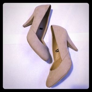 Beige faux suede pumps