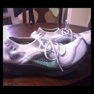 Nike Free 5.0 Flex Groove size 8