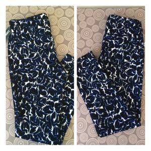 NWT - Old Navy Diva Ankle Pants in Size 0 ⚓️