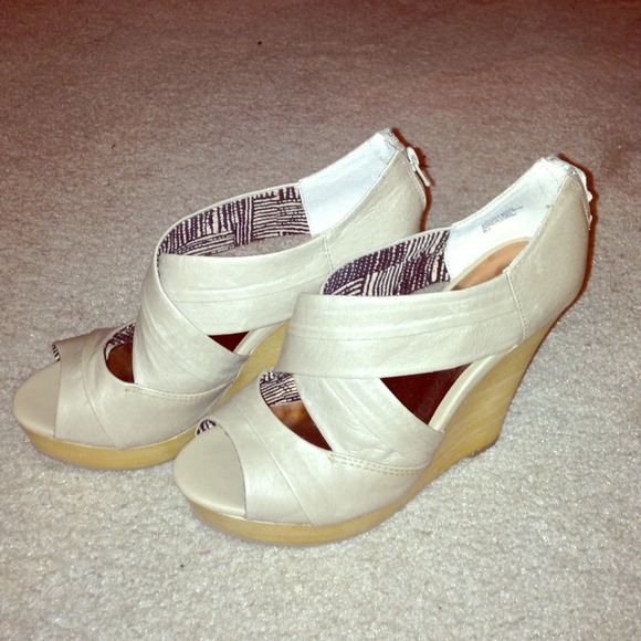 Seychelles "Risky Business" Nude Wedge Heel 8.5