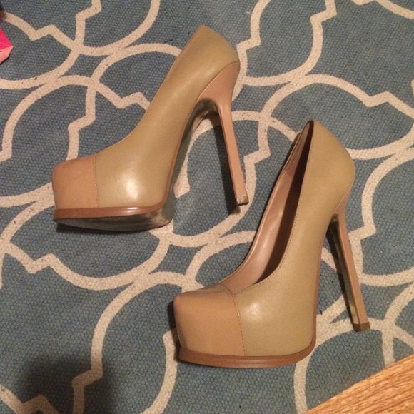 Nude bebe pumps!