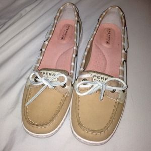 Tan stripe sperrys