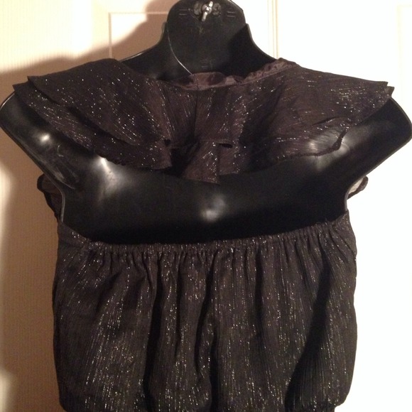 🌟Beautiful Ruffled Blk Top🌟 - Picture 3 of 3