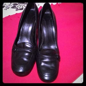 Super comfortable wedge.