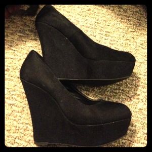 Black Wedges