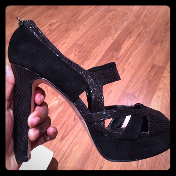Size 9 White House black market heels
