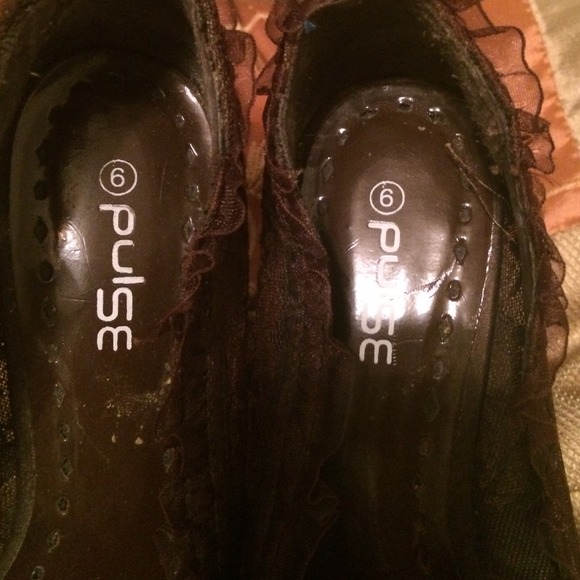 Heels - Picture 4 of 4