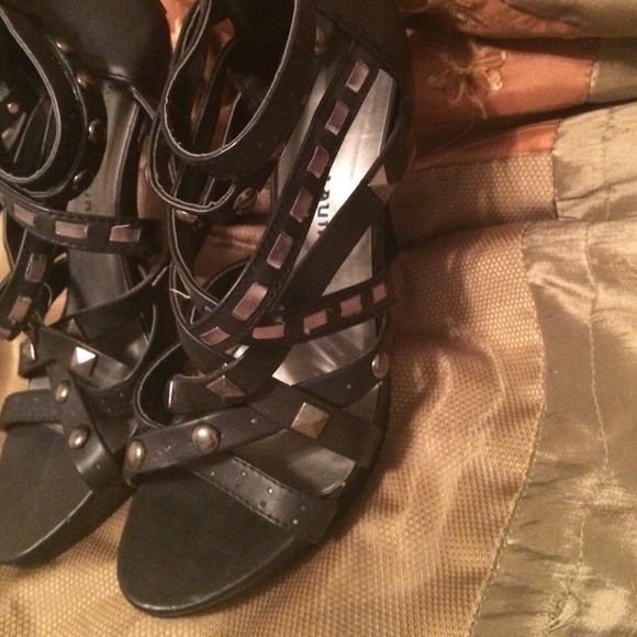 Heels - Picture 2 of 3